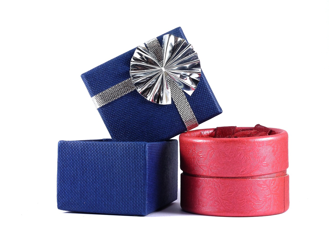 How to Create a DIY Reusable Gift Wrap System